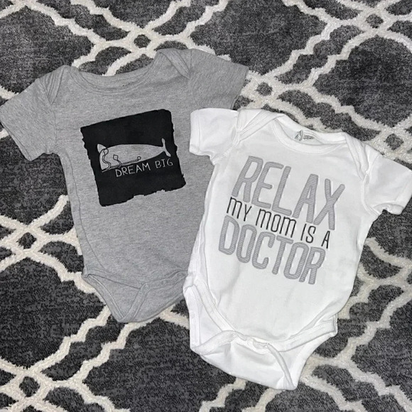 •Set of onesies•    - Picture 1 of 4
